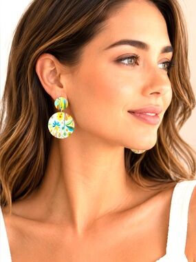 Vintage Floral Asymmetrical Pendant Earrings – Acrylic HD Print
